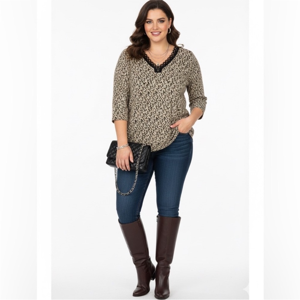 Rafaella Beige Black White Print Top With Gold Hardware Accents Size 2X Cotton